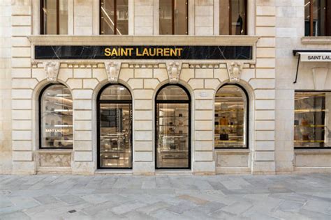 Saint Laurent. Negozi e rivenditori a Venezia Yves Saint Laurent.